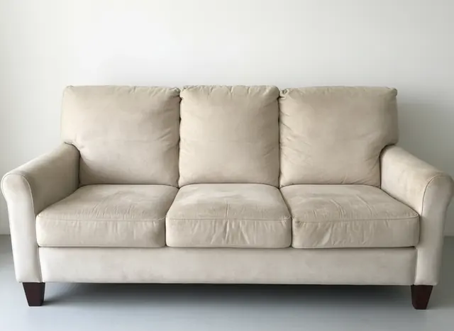 Zetelreiniging Gent: dezelfde beige stoffen zetel na dieptereiniging, schoon en vlekvrij